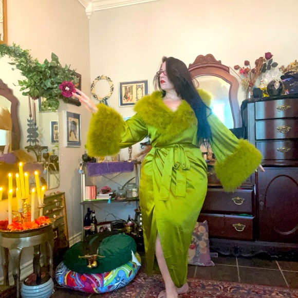 Catherine D’Lish “Cleo” Olive Green Feather Trim Dressing Gown - Picture 5 of 6